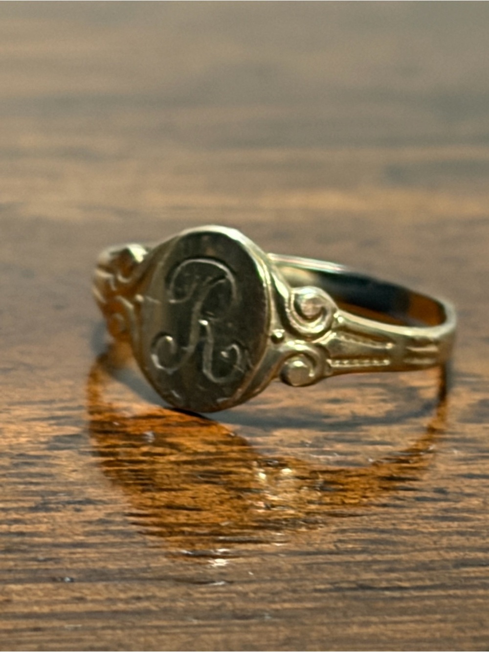 Fine 10K Yellow Gold Small Childrens personalized R Ring size 4 - Picture 4 of 7